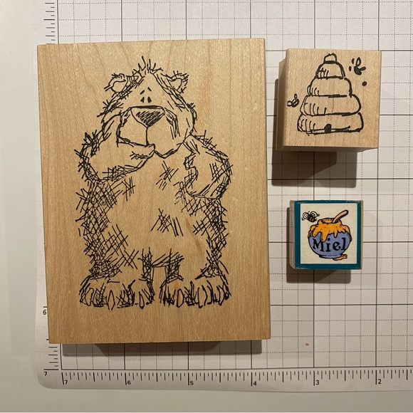 « Bear and Honey » Wood Mounted Rubber Stamp Set - Picture 2 of 4